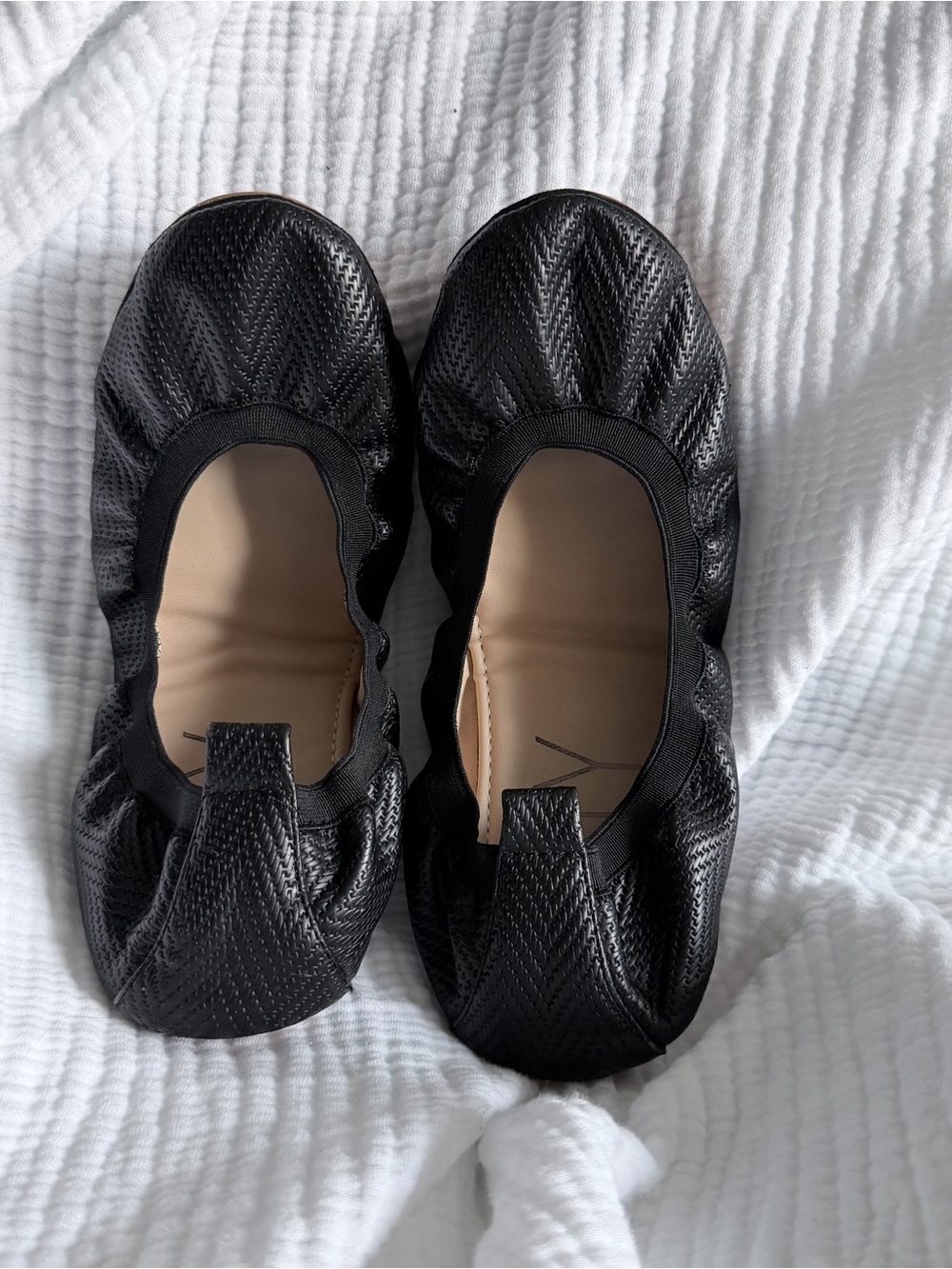 Yosi Santa Black Quilted Foldable Ballet Flats